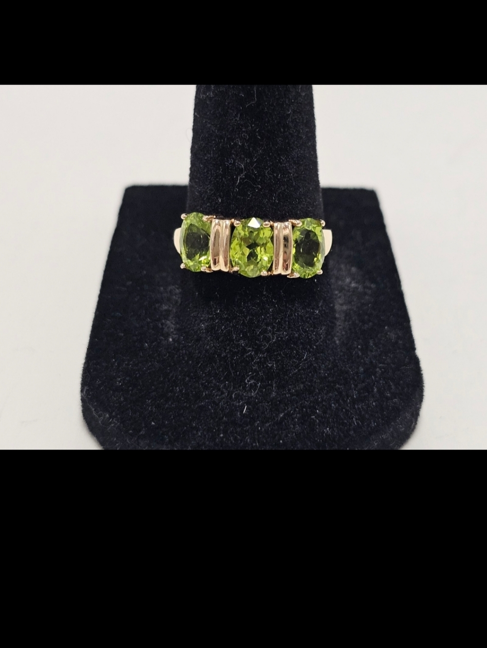 14k Yellow Gold Alwand Vahan Peridot 3 Stone Ring